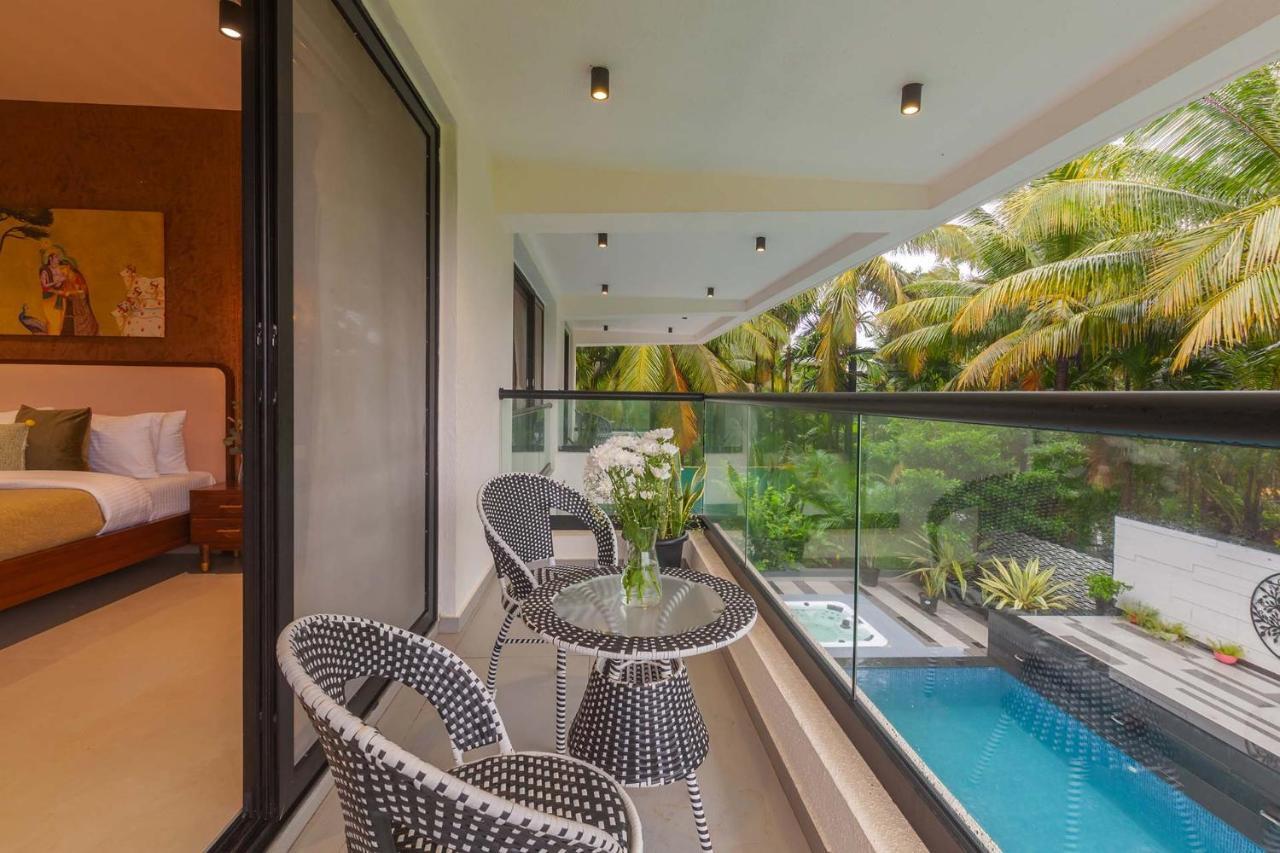 Villa Sereno By Stayvista - An Elegant And Entertaining Retreat Featuring A Swimming Pool, Outdoor Jacuzzi, Modern Interiors, And A Snooker Table Alibag Bagian luar foto