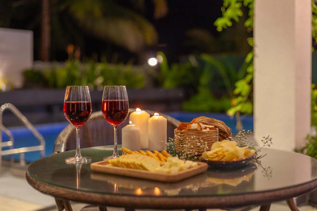 Villa Sereno By Stayvista - An Elegant And Entertaining Retreat Featuring A Swimming Pool, Outdoor Jacuzzi, Modern Interiors, And A Snooker Table Alibag Bagian luar foto
