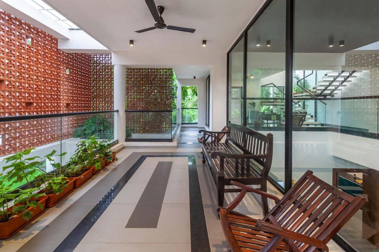 Villa Sereno By Stayvista - An Elegant And Entertaining Retreat Featuring A Swimming Pool, Outdoor Jacuzzi, Modern Interiors, And A Snooker Table Alibag Bagian luar foto