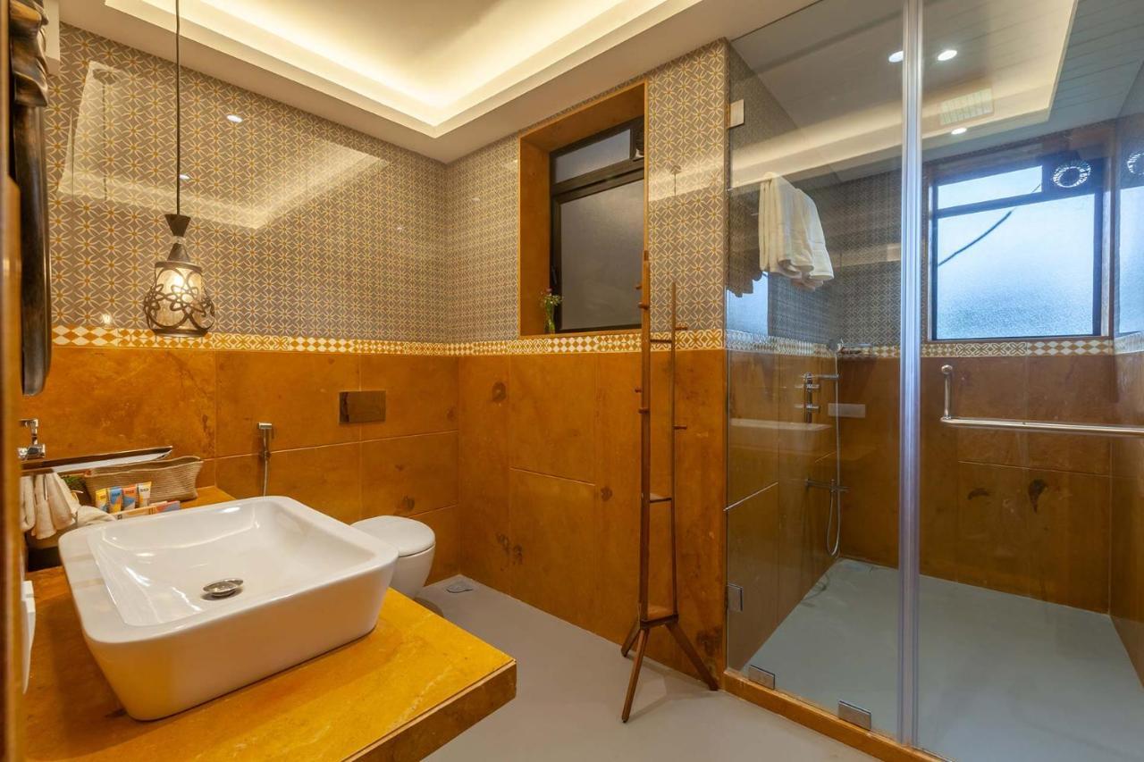 Villa Sereno By Stayvista - An Elegant And Entertaining Retreat Featuring A Swimming Pool, Outdoor Jacuzzi, Modern Interiors, And A Snooker Table Alibag Bagian luar foto