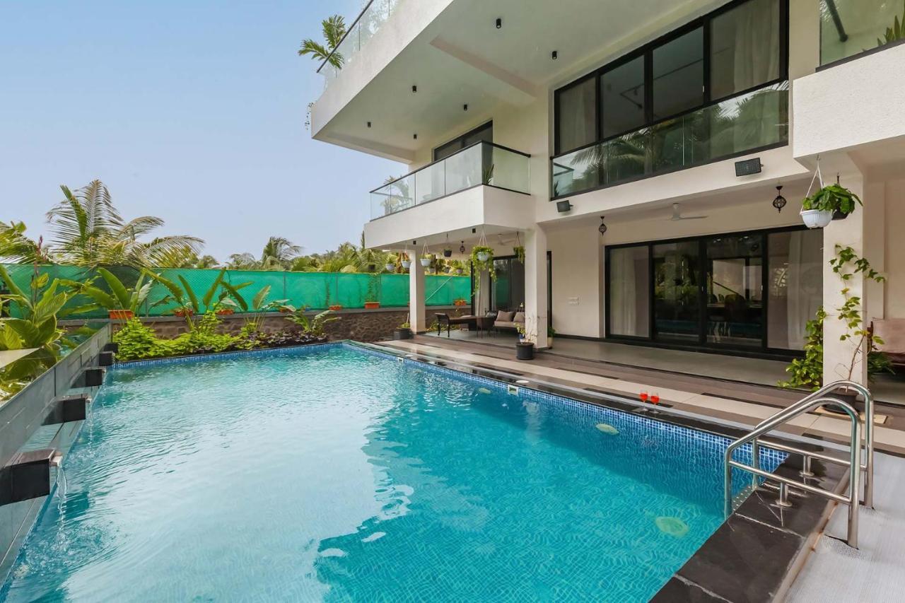 Villa Sereno By Stayvista - An Elegant And Entertaining Retreat Featuring A Swimming Pool, Outdoor Jacuzzi, Modern Interiors, And A Snooker Table Alibag Bagian luar foto