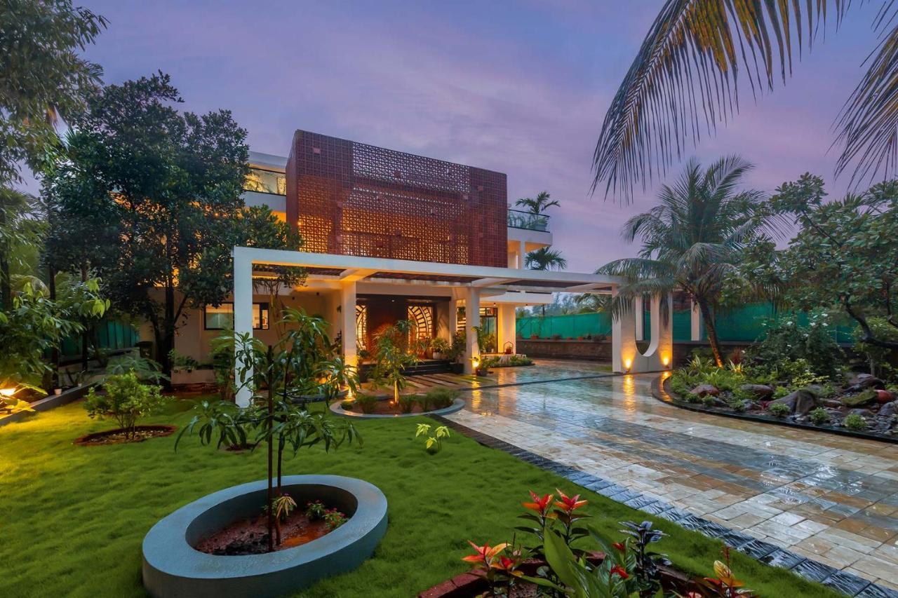 Villa Sereno By Stayvista - An Elegant And Entertaining Retreat Featuring A Swimming Pool, Outdoor Jacuzzi, Modern Interiors, And A Snooker Table Alibag Bagian luar foto