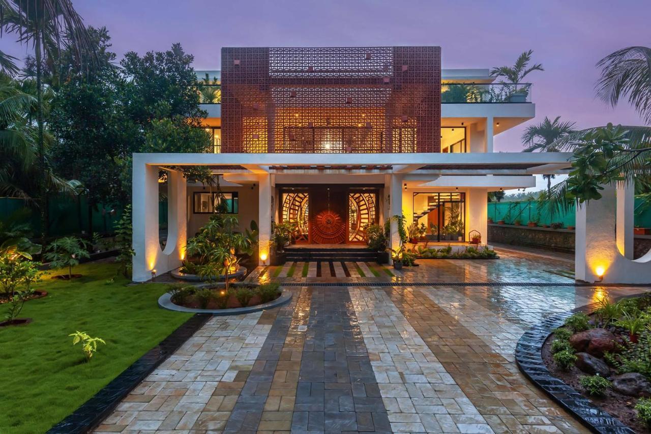 Villa Sereno By Stayvista - An Elegant And Entertaining Retreat Featuring A Swimming Pool, Outdoor Jacuzzi, Modern Interiors, And A Snooker Table Alibag Bagian luar foto